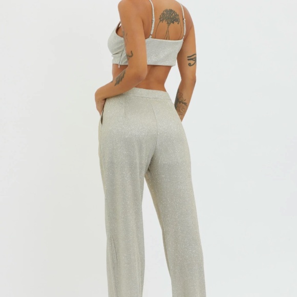 Le Lis Suit Set - Picture 2 of 15